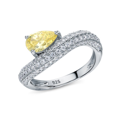 Серебряное кольцо с фианитами