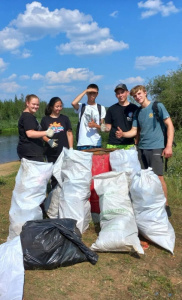 В Алмазном трудятся школьники и студенты /    