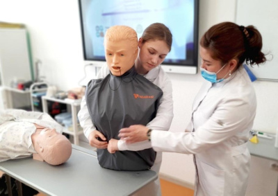 В школе №1 идет набор в медкласс, а в седьмой – в педагогический класс /    