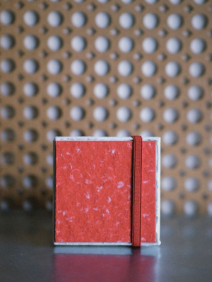 Скетчбук для акварели Potentate 10x10 см 24 л 300 г, 100% хлопок, среднее зерно, рельефный край, красный