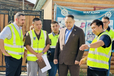 Качество строительства и ремонта дорог в Якутске проверили депутаты Гордумы / ЯСИА Якутск Якутск Республика Саха (Якутия)