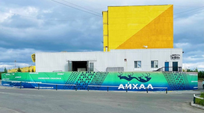 В Айхале обновили стену на Энтузиастов /    