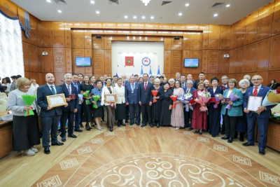 Глава Якутии вручил государственные награды / Майя Гоголева   