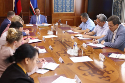 Айсен Николаев поручил обустроить современные мастерские в колледжах Якутии / ЯСИА   