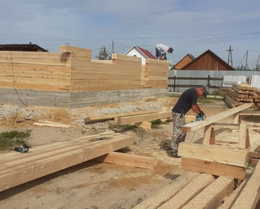 Для будущего дома семьи Моякуновых в Мархе построили первый этаж / Анна Лебединская   