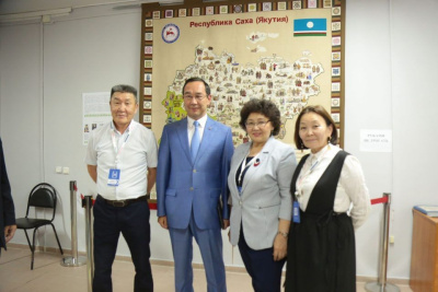 Большая вышитая карта Якутии украсила форум «Сообщество» Общественной палаты РФ / ЯСИА   