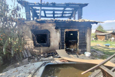 На пепелище жилого дома в Олекминске обнаружили тела двух женщин / ЯСИА   