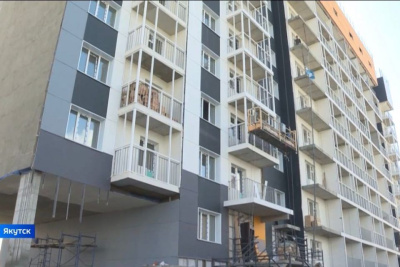 Партдесант «Единой России» проконтролировал ход строительства многоквартирного дома для детей-сирот / ЯСИА   