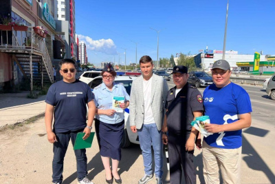 В Якутске провели проверку безопасности пешеходных переходов возле школы / ЯСИА Якутск Якутск Республика Саха (Якутия)