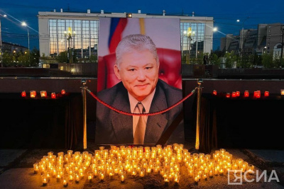 В Якутске почтили память первого президента республики Михаила Николаева / Мария Архипова Якутск Якутск Республика Саха (Якутия)