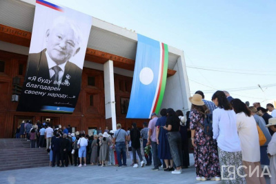 Якутяне нескончаемым потоком идут проститься с Михаилом Николаевым / ЯСИА Якутск Якутск Республика Саха (Якутия)