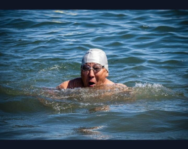 77-летний якутянин стал победителем международных соревнований по плаванию на Байкале / ЯСИА   