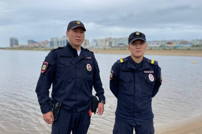 В Якутске полицейские спасли утопающую в протоке реки Лены женщину / ЯСИА Якутск Якутск Республика Саха (Якутия)
