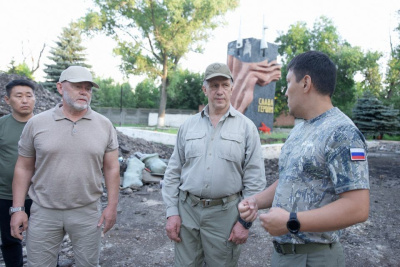 Юрий Трутнев проверил темпы восстановления соцобъектов в городе Кировское ДНР / ЯСИА   