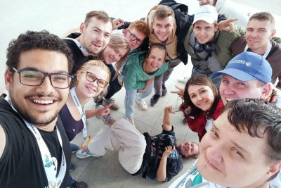 Сотрудница «Таас-Юрях Нефтегазодобычи» представила предприятие на международном форуме «Форсаж-2023» / ЯСИА   