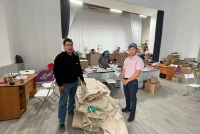 Госстройжилнадзор Якутии передал транспортировочные мешки биг-бэги для отправки помощи бойцам СВО / ЯСИА   