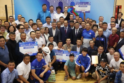 Глава Якутии вручил по одному млн рублей спортивным федерациям республики / ЯСИА   Республика Саха (Якутия)