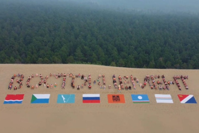 В Якутии прошёл необычный флешмоб в честь Дня строителя / ЯСИА   Республика Саха (Якутия)