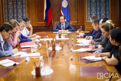 Борьба с пожарами, увековечение памяти Михаила Николаева: какие поручения дал глава Якутии / ЯСИА   