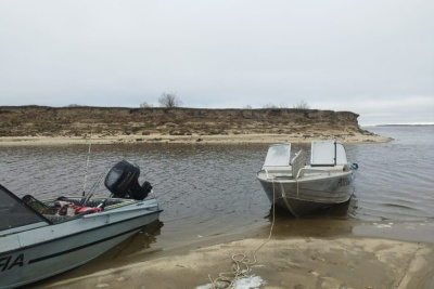 В Якутии спасли рыбаков, попавших на сломанной лодке в шторм / ЯСИА   