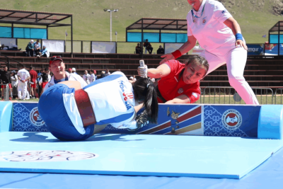 Мас-рестлерам и сумоисту из Якутии присвоены звания мастеров спорта России / Дьулустаан Сергеев   