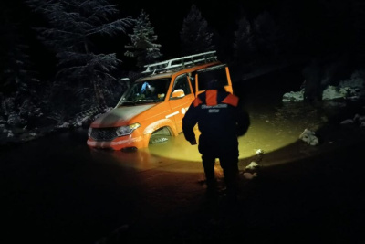 В Алдане спасатели помогли застрявшей в лесу группе гидрологов / ЯСИА   