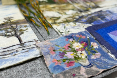 Кружок валяния из шерсти в Школе третьего возраста Якутска стал местом общения и творчества / Мария Горохова   