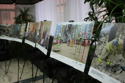 В здании Ил Тумэна отрылась фотовыставка «Хроники террора украинского неонацистского режима» / Николай Борисов   