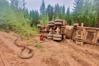 Большегруз с топливом опрокинулся на автодороге «Вилюй» в Якутии / ЯСИА   Республика Саха (Якутия)