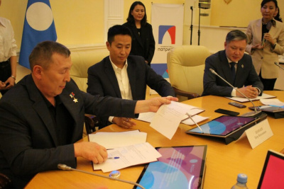 Минмолодежи Якутии и патриотические организации республики подписали соглашение / Николай Борисов   