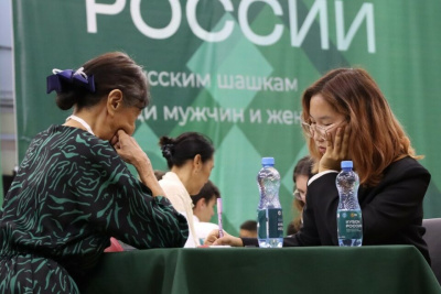 Якутянка Сандаара Апросимова завоевала три золота на чемпионате России по шашкам / Дьулустаан Сергеев   