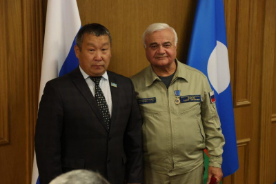 Команде аэрологической обсерватории вручены награды за успешное тушение лесных пожаров в Якутии / Дьулустаан Сергеев   Республика Саха (Якутия)