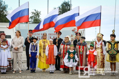 Алексей Еремеев: «Российский триколор объединяет многонациональный народ» / ЯСИА   