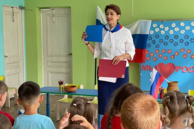 В День Государственного флага России сотрудники Алданского музея провели для детей квест-игру / ЯСИА  Алданский 