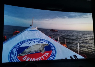 Погоня со штормом и встреча с белыми медведями: как проходила опасная экспедиция на остров Беннетта / Нарыйа Пахомова   