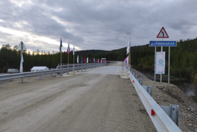 В Томпонском районе ввели мостовой переход через реку Томпорук / ЯСИА  Томпонский Республика Саха (Якутия)