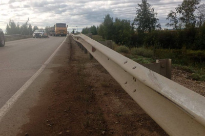 Пьяный мотоциклист опрокинулся на автодороге рядом с поселком Хатассы / ЯСИА   