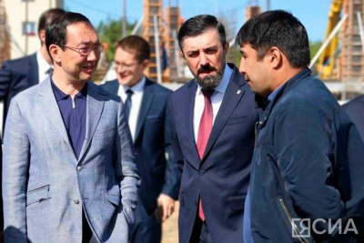 Глава Якутии поручил ускорить темпы строительства трех домов в Чульмане / ЯСИА   