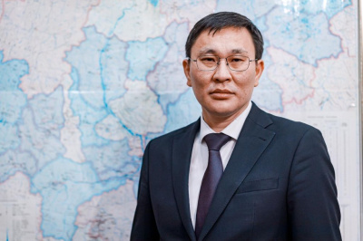 Георгий Михайлов: «Вносимые в Конституцию РС(Я) изменения повышают эффективность органов МСУ» / Нарыйа Пахомова   