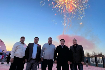 В селе Сунтар запустили праздничный салют в честь земляка — Героя России / ЯСИА   