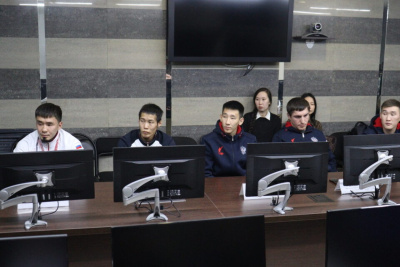 В Минспорте Якутии поздравили победителей и призёров Кубка мира по кикбоксингу / Дьулустаан Сергеев   