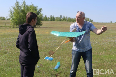 Усидчивость и эксперименты: школьников Якутска обучают строить модели самолетов / Нарыйа Пахомова Якутск Якутск Республика Саха (Якутия)
