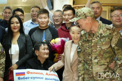 «Про подвиг узнали из интернета»: мама Героя России встретила сына в Якутске / ЯСИА Якутск Якутск Республика Саха (Якутия)