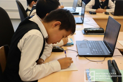 Школам Якутии рекомендовали отказаться от дистанционного формата обучения / Саина Титова   