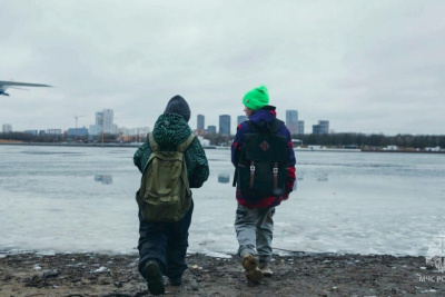 В МЧС по Якутии предупредили об опасностях тонкого льда / ЯСИА   