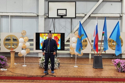 Дмитрий Садовников принял участие в торжественной линейке Болугурской школы / ЯСИА   