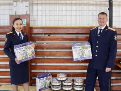 Сотрудники следственного управления  поздравили воспитанников подшефной школы-интерната с Днем знаний /    