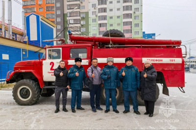 МЧС Якутии передало спецтехнику пожарным-добровольцам / ЯСИА   