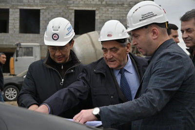 Айсен Николаев и Вячеслав Штыров осмотрели строящиеся объекты в Якутске / ЯСИА Якутск Якутск Республика Саха (Якутия)