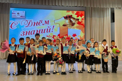 Алмазэргиэнбанк в День знаний раздал подарки / ЯСИА   